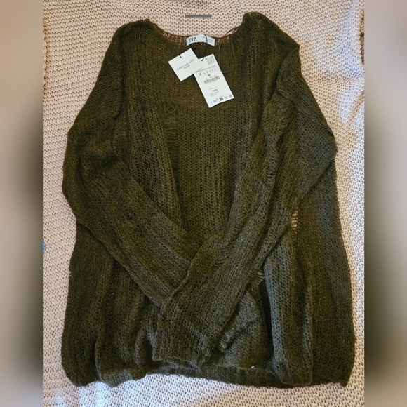 WOOL & ALPACA BLEND KNIT SWEATER WITH RIPS By Zara - Picture 4 of 8